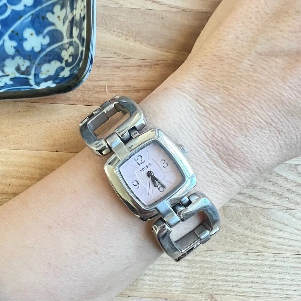 Fossil ladies square silver tone pink dial watch NEW BATTERY